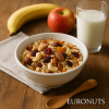 Ρεαλιστική φωτογραφία Fit Mix 4 Δημητριακά EURONUTS σε μπολ με γάλα ή γιαούρτι, πάνω σε ξύλινο τραπέζι κουζίνας με φυσικό φωτισμό, έτοιμο για υγιεινό πρωινό.