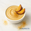 Bio Lucuma Powder 125g – Γυάλινο μπολ με lucuma powder και ξύλινο κουταλάκι σε ξύλινη επιφάνεια – EURONUTS φυσικό γλυκαντικό superfood