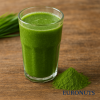 Ποτήρι πράσινο smoothie από σκόνη σιταρόχορτου (Wheatgrass Powder) με φρέσκα φύλλα και μάρκα EURONUTS,Πάτρα